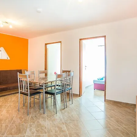 Apartments Raza *