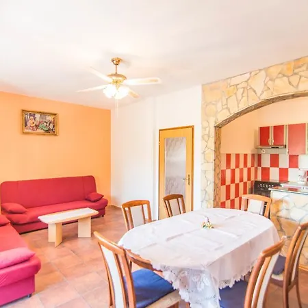 Apartments Raza *
